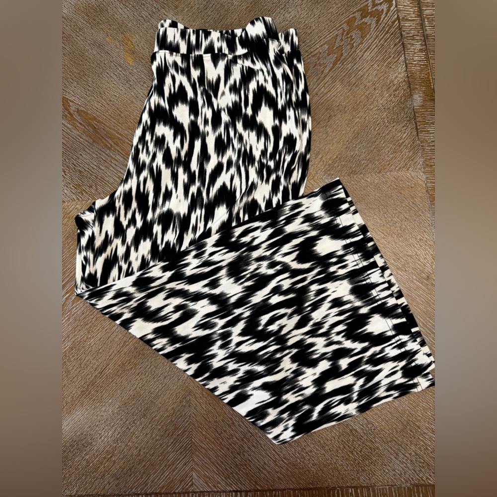 Chico’s Black/White Animal Print Knit Pants Sz 3 (16/18) Elastic Waist 38”
